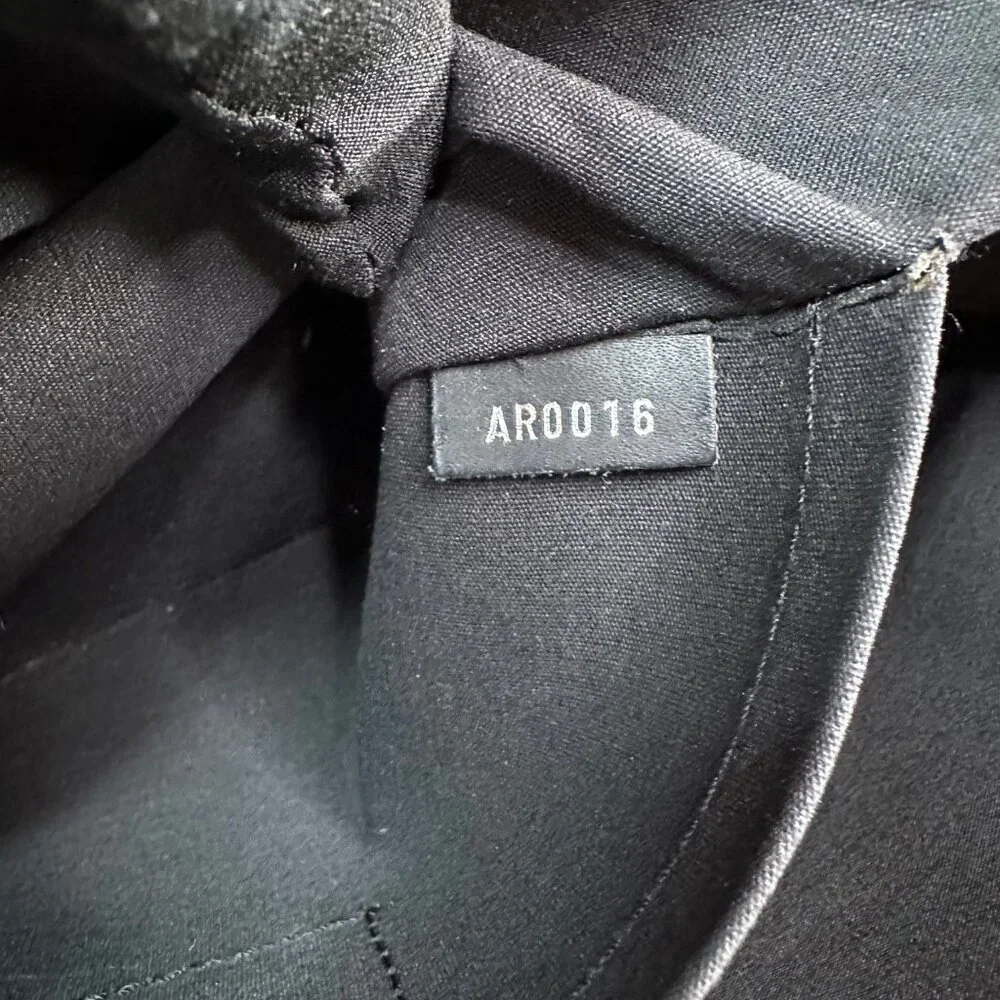 Authentic Louis Vuitton Segur Epi Leather Shoulder Bag - Picture 13 of 16